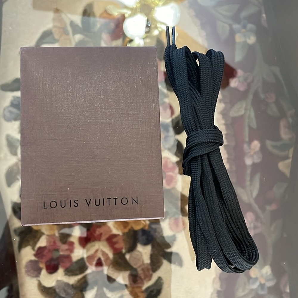 Louis Vuitton ( shoe laces )